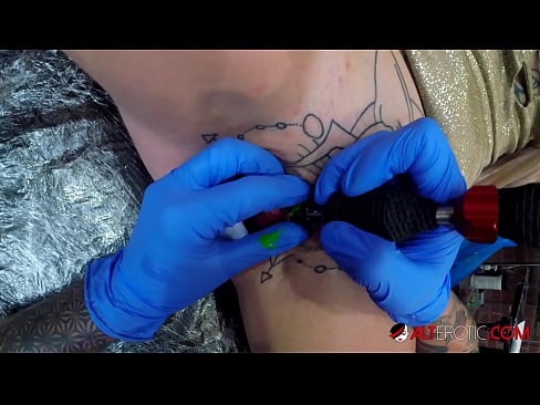 ❤️ tattooed ທີ່ສຸດ Hottie Sully Savage ໄດ້ຮັບ tattoo ສຸດ clitoris ຂອງນາງ ❌ ການຮ່ວມເພດພິເສດ ທີ່ lo.porno-negrov.ru ️❤